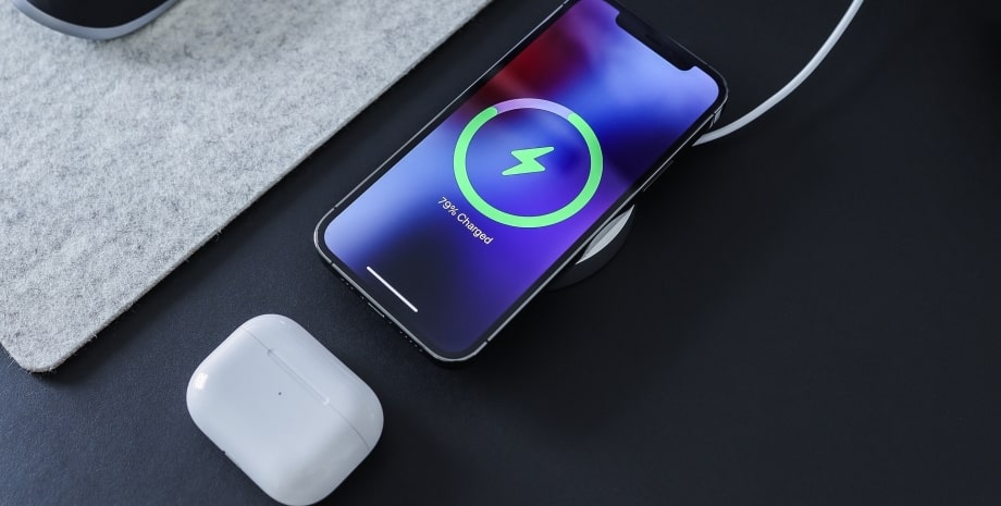 Чому ніколи не слід розряджати батарею смартфона 