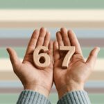 Графічне зображення числа 67 на долонях